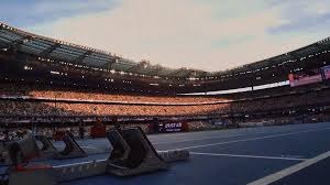 前锋远射破门，球迷现场尖叫